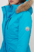 Оптом Парка женская с капюшоном и мехом зимняя синего цвета 551963S в Екатеринбурге, фото 8
