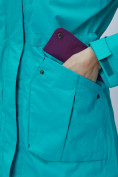 Оптом Парка женская с капюшоном бирюзового цвета 551996Br в Казани, фото 17