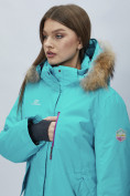 Оптом Парка женская с мехом зимняя большого размера бирюзового цвета 552022Br в Казани, фото 8