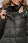 Оптом Пальто утепленное молодежное зимнее женское цвета хаки 57997Kh в Воронеже, фото 15
