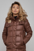 Оптом Пальто утепленное молодежное зимнее женское темно-коричневого цвета 57997TK в Барнауле, фото 22