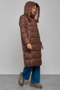 Оптом Пальто утепленное молодежное зимнее женское темно-коричневого цвета 57997TK в  Красноярске, фото 6