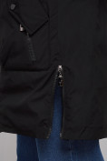 Оптом Зимняя женская куртка молодежная с капюшоном черного цвета 58622Ch в Казани, фото 13