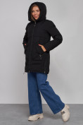 Оптом Зимняя женская куртка молодежная с капюшоном черного цвета 58622Ch в Казани, фото 6