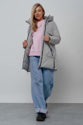 Оптом Зимняя женская куртка молодежная с капюшоном светло-серого цвета 58622SS, фото 12