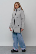 Оптом Зимняя женская куртка молодежная с капюшоном светло-серого цвета 58622SS, фото 2