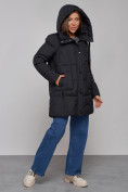 Оптом Зимняя женская куртка молодежная с капюшоном черного цвета 586821Ch в Казани, фото 6
