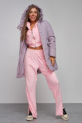 Оптом Зимняя женская куртка молодежная с капюшоном розового цвета 586821R в Казани, фото 17
