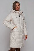 Оптом Пальто утепленное молодежное зимнее женское бежевого цвета 586826B в  Красноярске, фото 10
