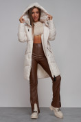 Оптом Пальто утепленное молодежное зимнее женское бежевого цвета 586826B в Челябинске, фото 14