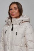 Оптом Пальто утепленное молодежное зимнее женское бежевого цвета 586826B в Санкт-Петербурге, фото 18