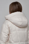 Оптом Пальто утепленное молодежное зимнее женское бежевого цвета 586826B в Перми, фото 19