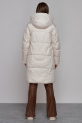 Оптом Пальто утепленное молодежное зимнее женское бежевого цвета 586826B в Омске, фото 4
