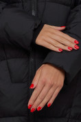 Оптом Пальто утепленное молодежное зимнее женское черного цвета 586826Ch в Нижнем Новгороде, фото 15