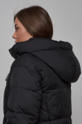 Оптом Пальто утепленное молодежное зимнее женское черного цвета 586826Ch в Новосибирске, фото 21