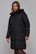 Оптом Пальто утепленное молодежное зимнее женское черного цвета 586826Ch в Омске, фото 9