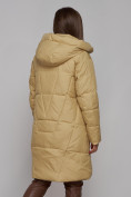 Оптом Пальто утепленное молодежное зимнее женское горчичного цвета 586826G в Перми, фото 11