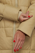 Оптом Пальто утепленное молодежное зимнее женское горчичного цвета 586826G в Омске, фото 14