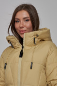 Оптом Пальто утепленное молодежное зимнее женское горчичного цвета 586826G в Челябинске, фото 18
