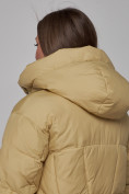 Оптом Пальто утепленное молодежное зимнее женское горчичного цвета 586826G, фото 19