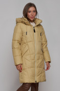 Оптом Пальто утепленное молодежное зимнее женское горчичного цвета 586826G в Перми, фото 3