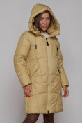 Оптом Пальто утепленное молодежное зимнее женское горчичного цвета 586826G в Перми, фото 7