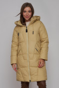 Оптом Пальто утепленное молодежное зимнее женское горчичного цвета 586826G в Самаре, фото 8