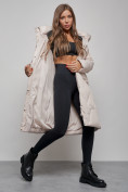 Оптом Пальто утепленное молодежное зимнее женское бежевого цвета 586828B в  Красноярске, фото 12
