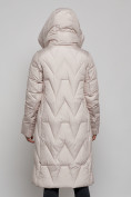 Оптом Пальто утепленное молодежное зимнее женское бежевого цвета 586828B в Перми, фото 13