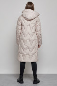 Оптом Пальто утепленное молодежное зимнее женское бежевого цвета 586828B в Баку, фото 4