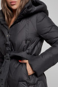 Оптом Пальто утепленное молодежное зимнее женское черного цвета 586828Ch в Омске, фото 11