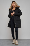 Оптом Зимняя женская куртка молодежная с капюшоном черного цвета 586832Ch в Казани, фото 18