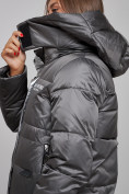 Оптом Пальто утепленное молодежное зимнее женское темно-серого цвета 5873TC в Ульяновске, фото 15