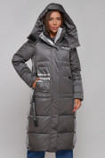 Оптом Пальто утепленное молодежное зимнее женское темно-серого цвета 5873TC в Хабаровске, фото 5
