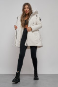 Оптом Зимняя женская куртка молодежная с капюшоном бежевого цвета 589003B в Казани, фото 7