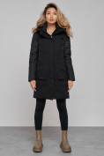 Оптом Зимняя женская куртка молодежная с капюшоном черного цвета 589006Ch в Казани
