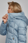 Оптом Пальто утепленное молодежное зимнее женское голубого цвета 589098Gl в Волгоградке, фото 15
