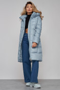 Оптом Пальто утепленное молодежное зимнее женское голубого цвета 589098Gl в Волгоградке, фото 17