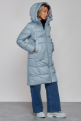 Оптом Пальто утепленное молодежное зимнее женское голубого цвета 589098Gl в Волгоградке, фото 6
