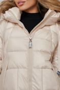 Оптом Пальто утепленное молодежное зимнее женское светло-бежевого цвета 589098SB в Санкт-Петербурге, фото 15
