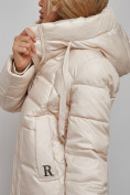 Оптом Пальто утепленное молодежное зимнее женское светло-бежевого цвета 589098SB в Казани, фото 17