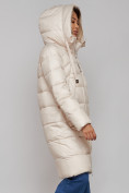 Оптом Пальто утепленное молодежное зимнее женское светло-бежевого цвета 589098SB в Санкт-Петербурге, фото 6