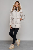 Оптом Зимняя женская куртка модная с капюшоном бежевого цвета 589827B в Казани, фото 10