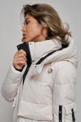 Оптом Зимняя женская куртка модная с капюшоном бежевого цвета 589827B в Казани, фото 20