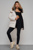 Оптом Зимняя женская куртка модная с капюшоном бежевого цвета 589827B в Казани, фото 22