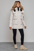 Оптом Зимняя женская куртка модная с капюшоном бежевого цвета 589827B в Казани, фото 25