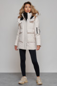 Оптом Зимняя женская куртка модная с капюшоном бежевого цвета 589827B в Казани, фото 3
