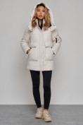 Оптом Зимняя женская куртка модная с капюшоном бежевого цвета 589827B в Казани, фото 8