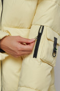 Оптом Зимняя женская куртка модная с капюшоном желтого цвета 589827J в Екатеринбурге, фото 11