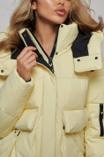Оптом Зимняя женская куртка модная с капюшоном желтого цвета 589827J в Казани, фото 14